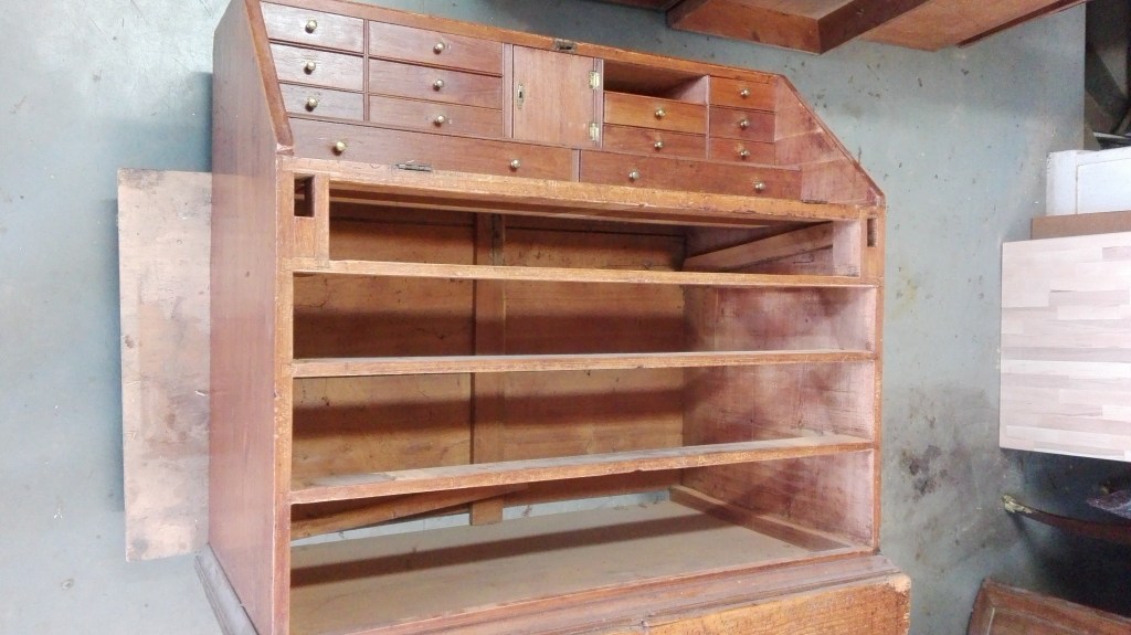 Bureau de pente en mélèze désossé