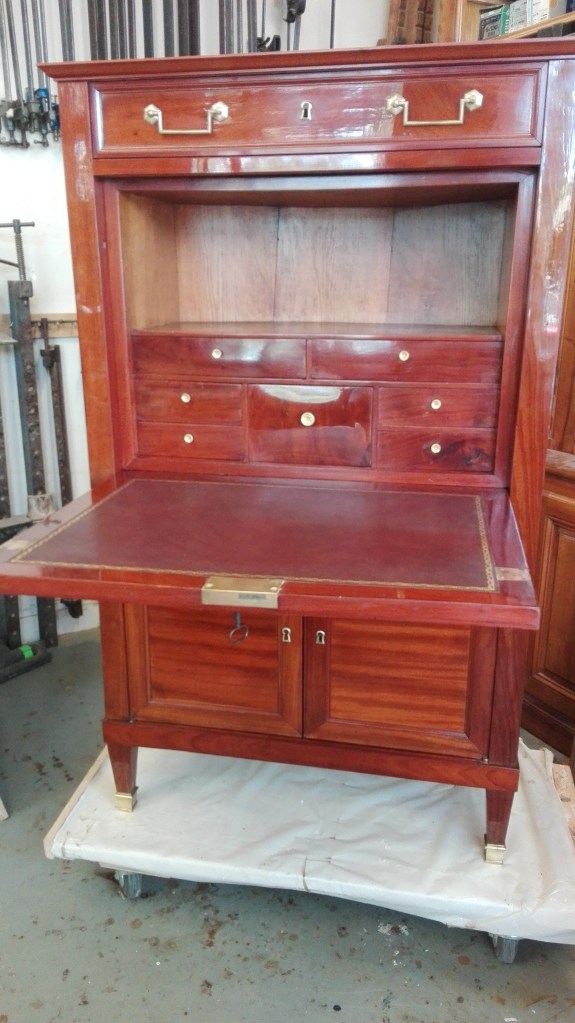 Secrétaire à abattant en acajou, Louis XVI