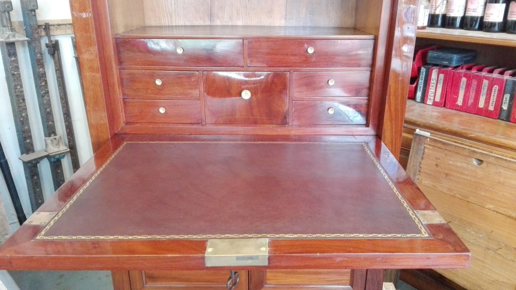 Plateau et intérieur du secrétaire